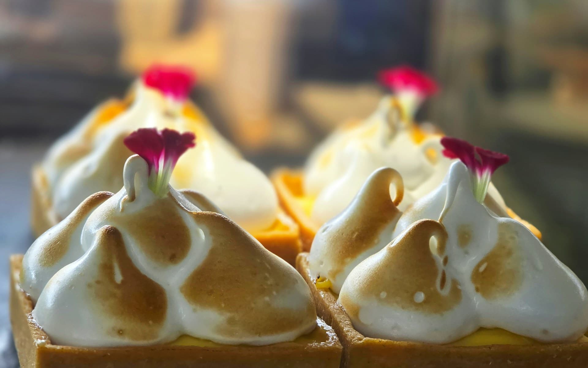 Torched meringue tartlets, up close